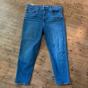 Joe’s Jeans medium wash cropped size 31 normcore jeans